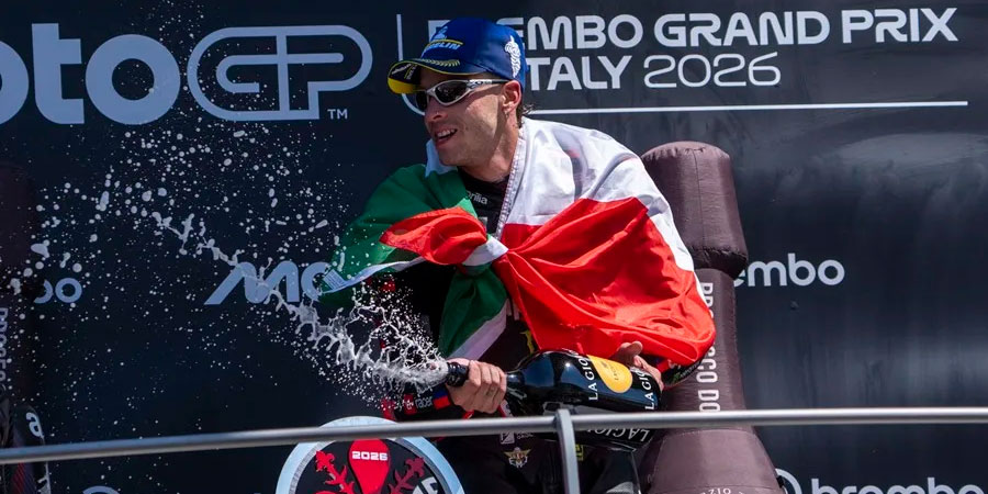 Bezzechi, más líder del Mundial, tras vencer en Italia | VIDEO - RESUMEN